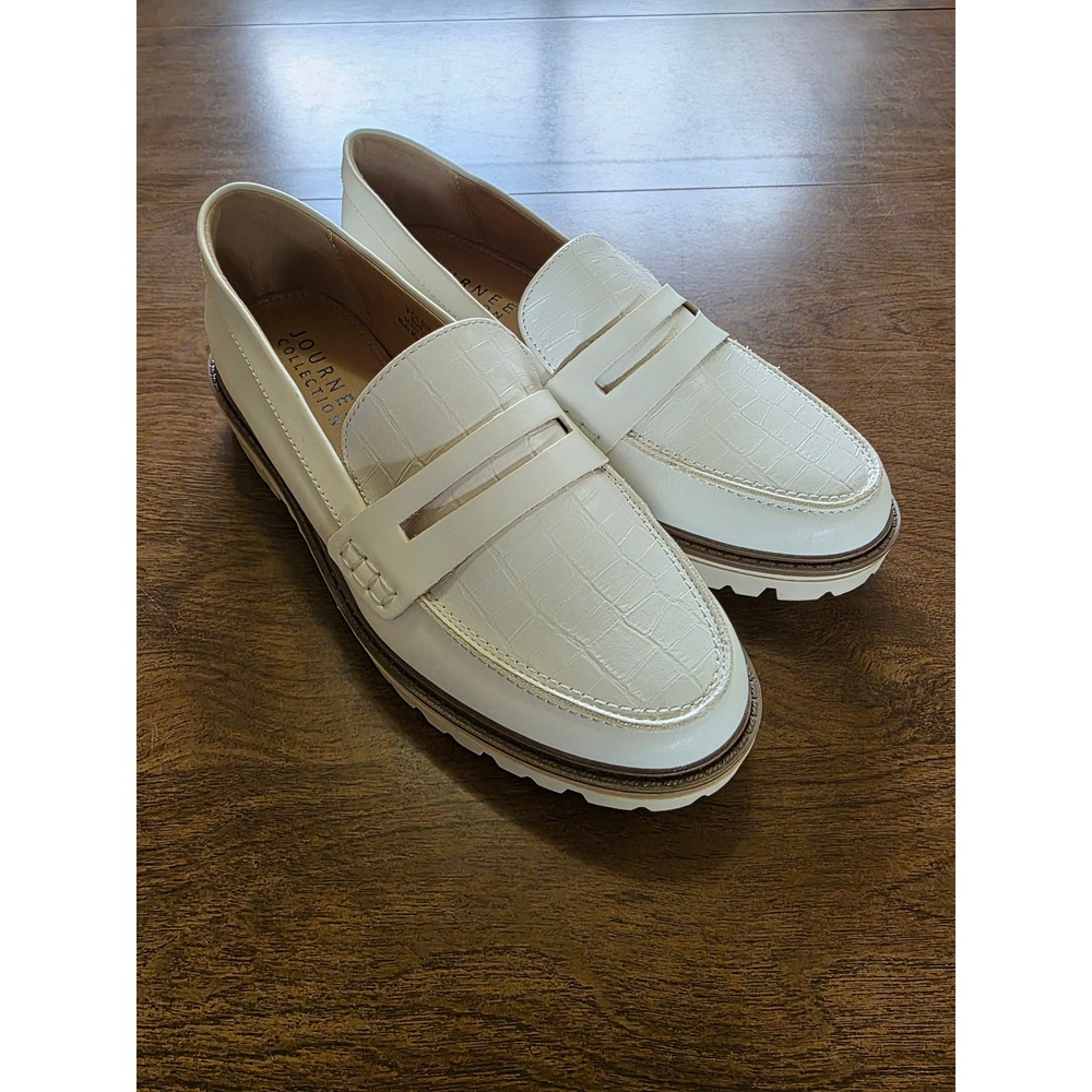 Journee Collection White Croc Embossed Lug Sole Penny Loafers Size 7.5